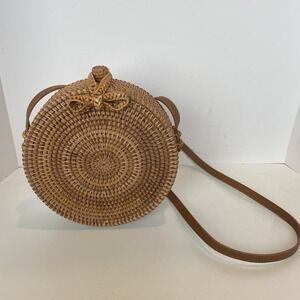 Straw Studios Round Woven Wicker Crossbody Handbag Bow Clasp Luxe Minimalist